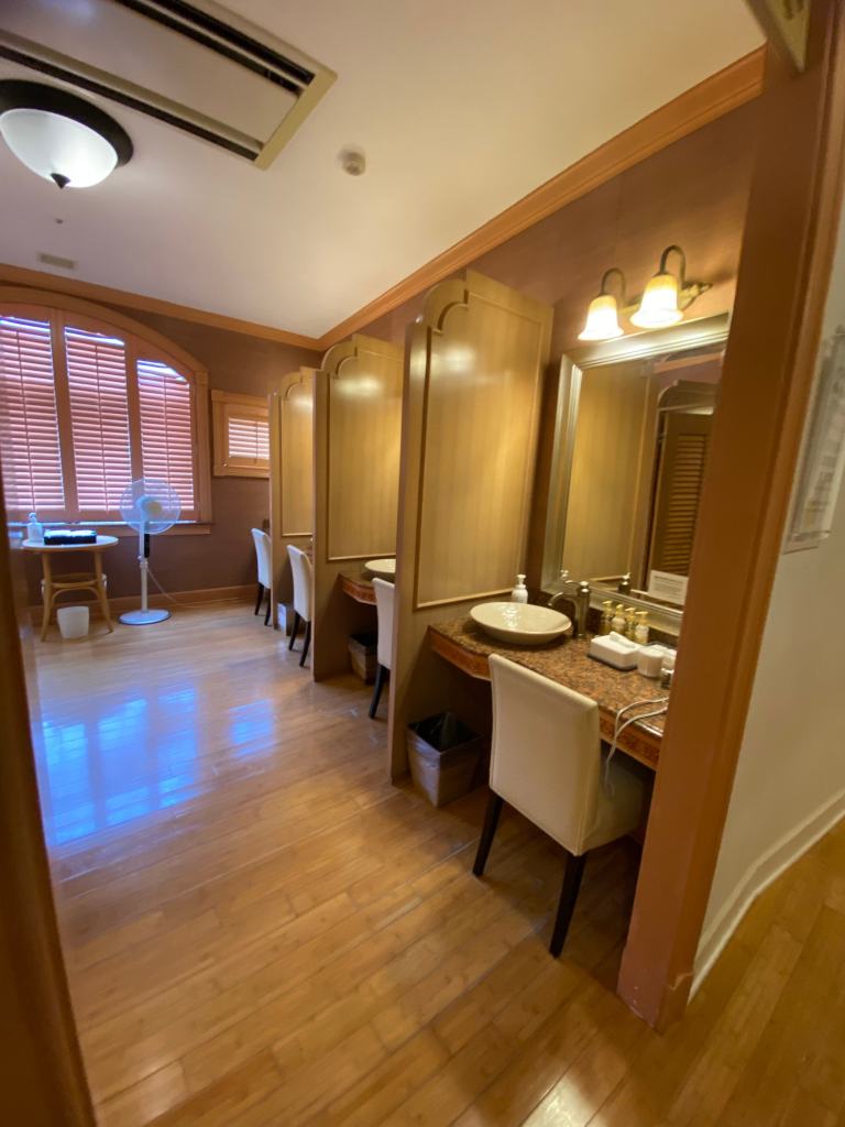 Changing room at Enoshima Island Spa.