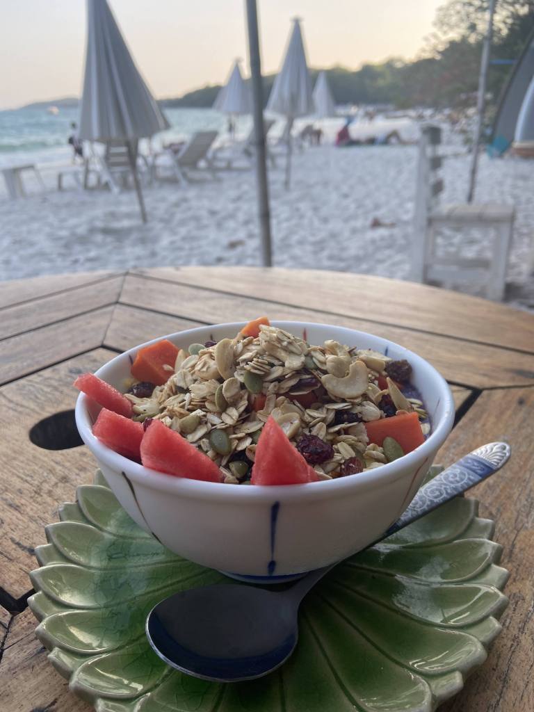 Smoothie bowl at Flow Beach Cafe in Ko Samet in Thailand.