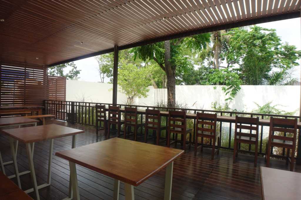 Terrace at Kina Kind Cuisine vegan restaurant in Pattaya in Thailand.