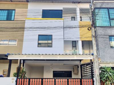3-Story Home Office Sarin Wiz Sukhumvit 107
