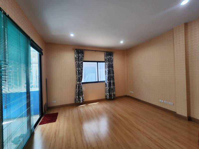 3-Story Home Office Sarin Wiz Sukhumvit 107