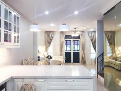 3-storey Luxury Townhouse in Sukhumvit 62