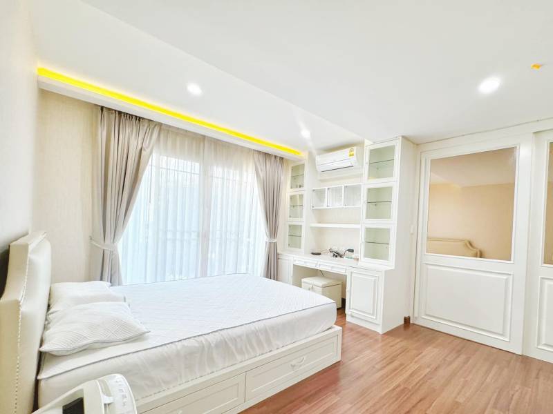3-storey Luxury Townhouse in Sukhumvit 62