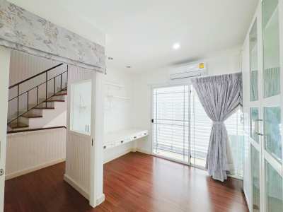 3-storey Luxury Townhouse in Sukhumvit 62