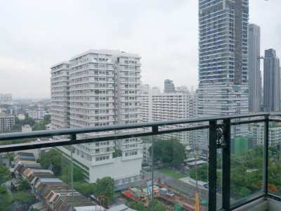 IVY THONGLOR