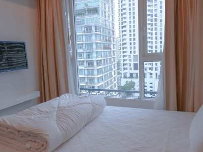 IVY THONGLOR