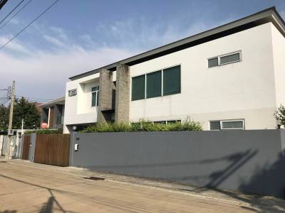 Detached House at Thararom Village, Ramkhamhaeng 9