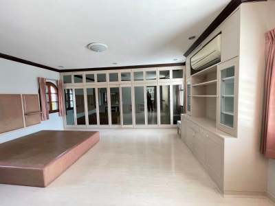 Home Office Near Bang Chak BTS Station