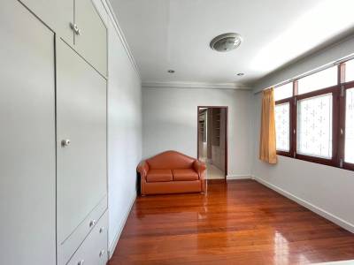 Home Office Near Bang Chak BTS Station