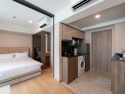 LLOYD Research Center – Thonglor