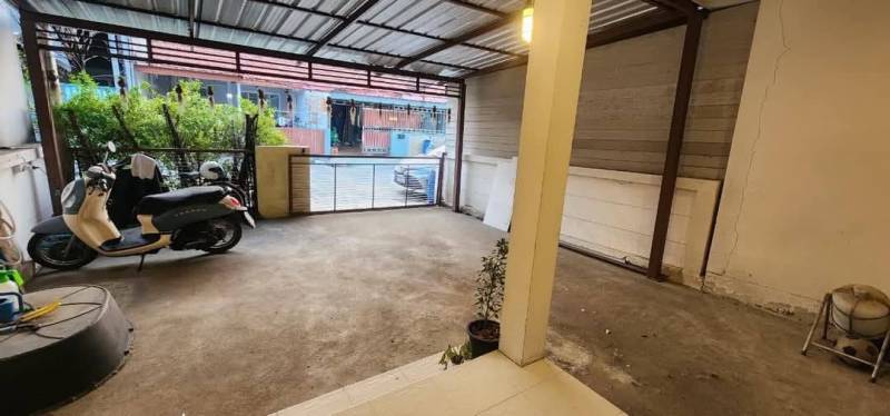 Phutthamonthon Sai 4 Single-Story Townhouse with Tenant