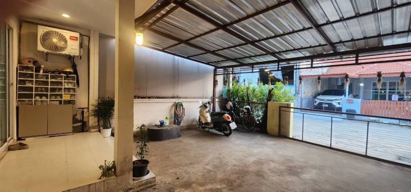 Phutthamonthon Sai 4 Single-Story Townhouse with Tenant