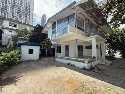 Two-Story Detached House in Sukhumvit 63 (Ekkamai 15)