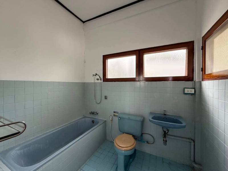 Two-Story Detached House in Sukhumvit 63 (Ekkamai 15)