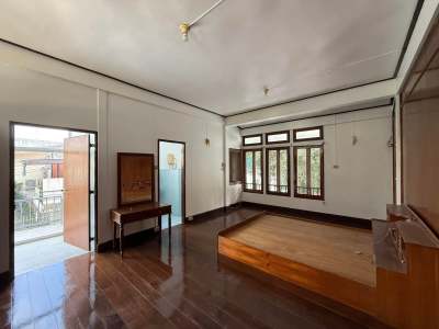 Two-Story Detached House in Sukhumvit 63 (Ekkamai 15)