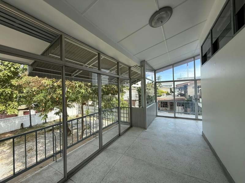 Two-Story Detached House in Sukhumvit 63 (Ekkamai 15)