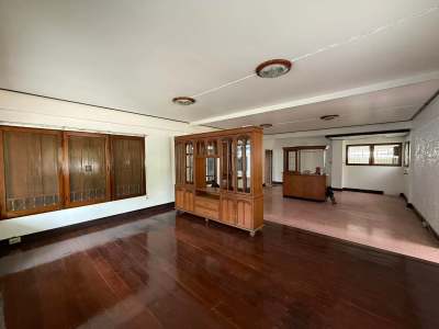 Two-Story Detached House in Sukhumvit 63 (Ekkamai 15)