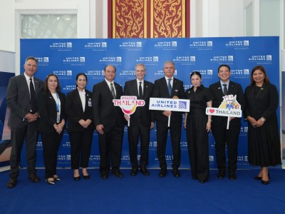 Officials from the Tourism Authority of Thailand and United Airlines during the inaugural Los Angeles–Bangkok flight welcome event at Suvarnabhumi Airport.