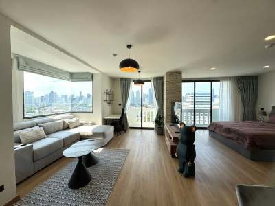 For Sale: Newly Renovated Condo at JC Tower Thonglor