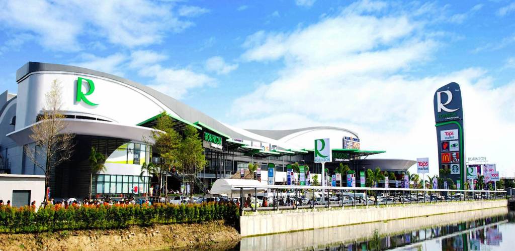 Exterior of Robinson Lifestyle Samut Prakan.