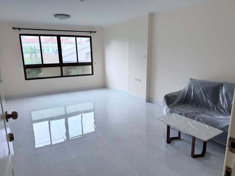 Lumpini Place Naradhiwas 24