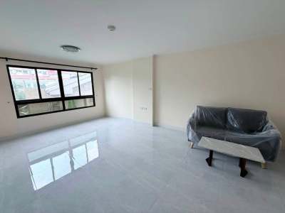 Lumpini Place Naradhiwas 24
