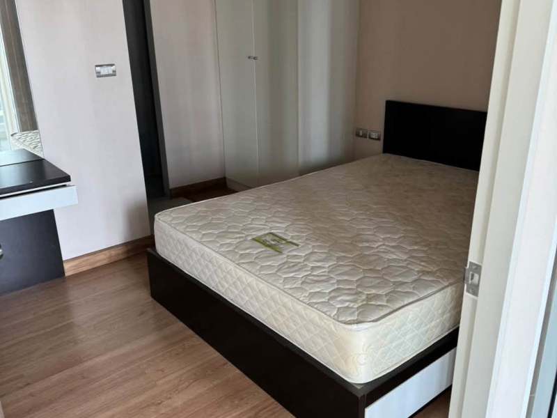 Condo for Rent: Tree Ekamai Condominium (Sukhumvit 40) - 2 Bedrooms