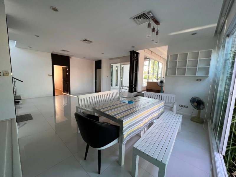 Hua Hin Soi 9 House for Sale/Rent