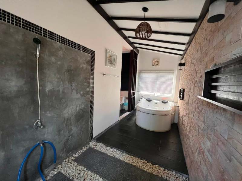 Hua Hin Soi 9 House for Sale/Rent
