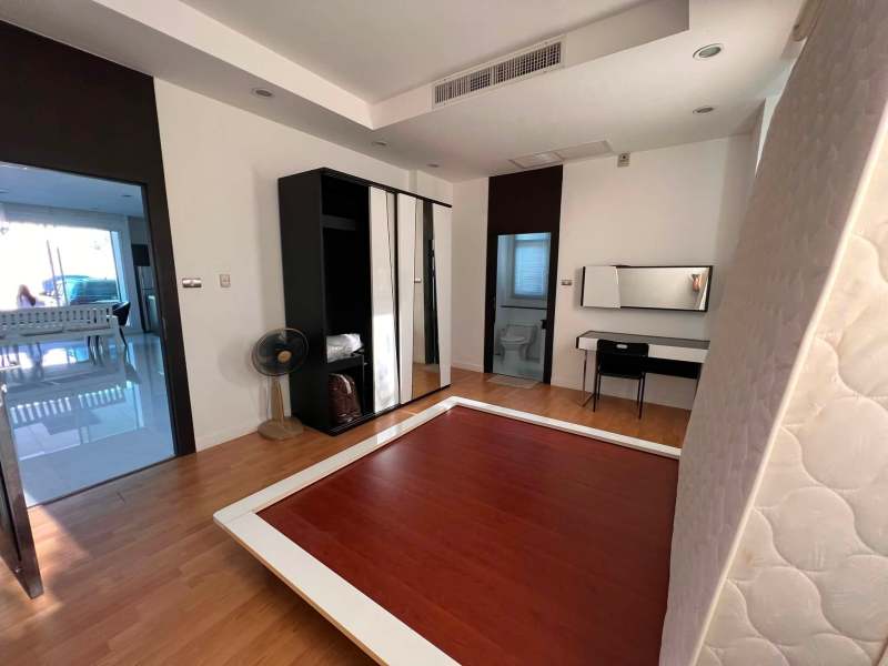 Hua Hin Soi 9 House for Sale/Rent