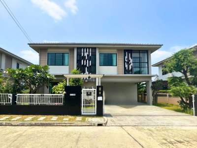 The RUX Ramintra-Hathairat House