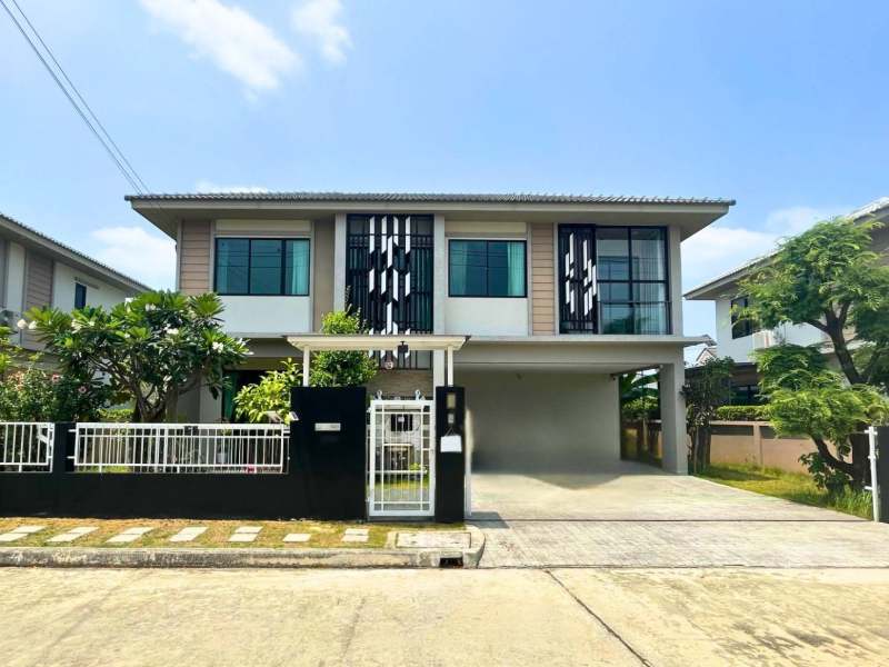The RUX Ramintra-Hathairat House